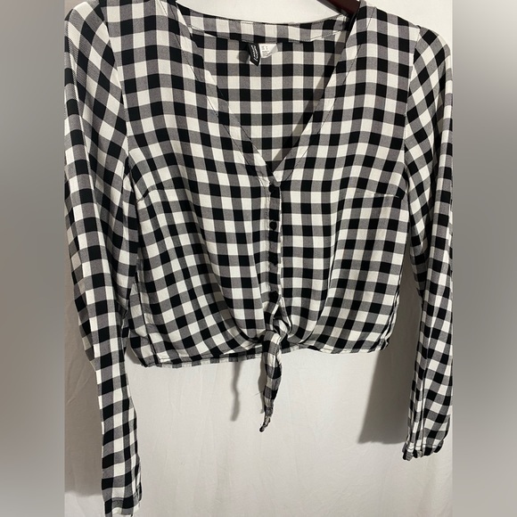 Divided Tops - 4 for $25 💜DIVIDED by H&M Gingham Tie Front Black/White Top Long Sleeves Size S